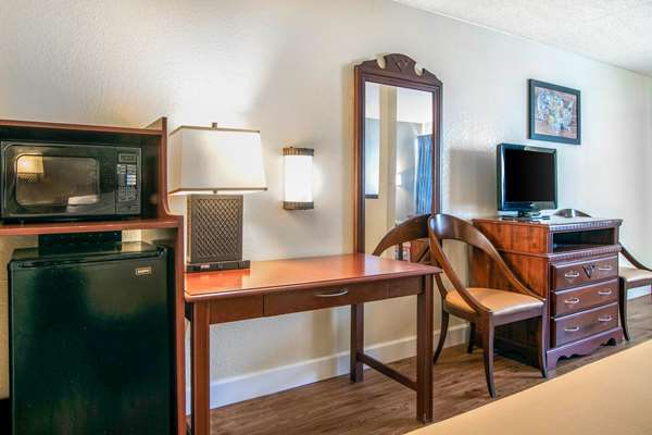 Suite - Econo Lodge Inn & Suites Fort Oglethorpe