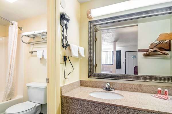 Suite - Econo Lodge Inn & Suites Fort Oglethorpe
