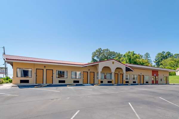Exterior view - Econo Lodge Inn & Suites Fort Oglethorpe