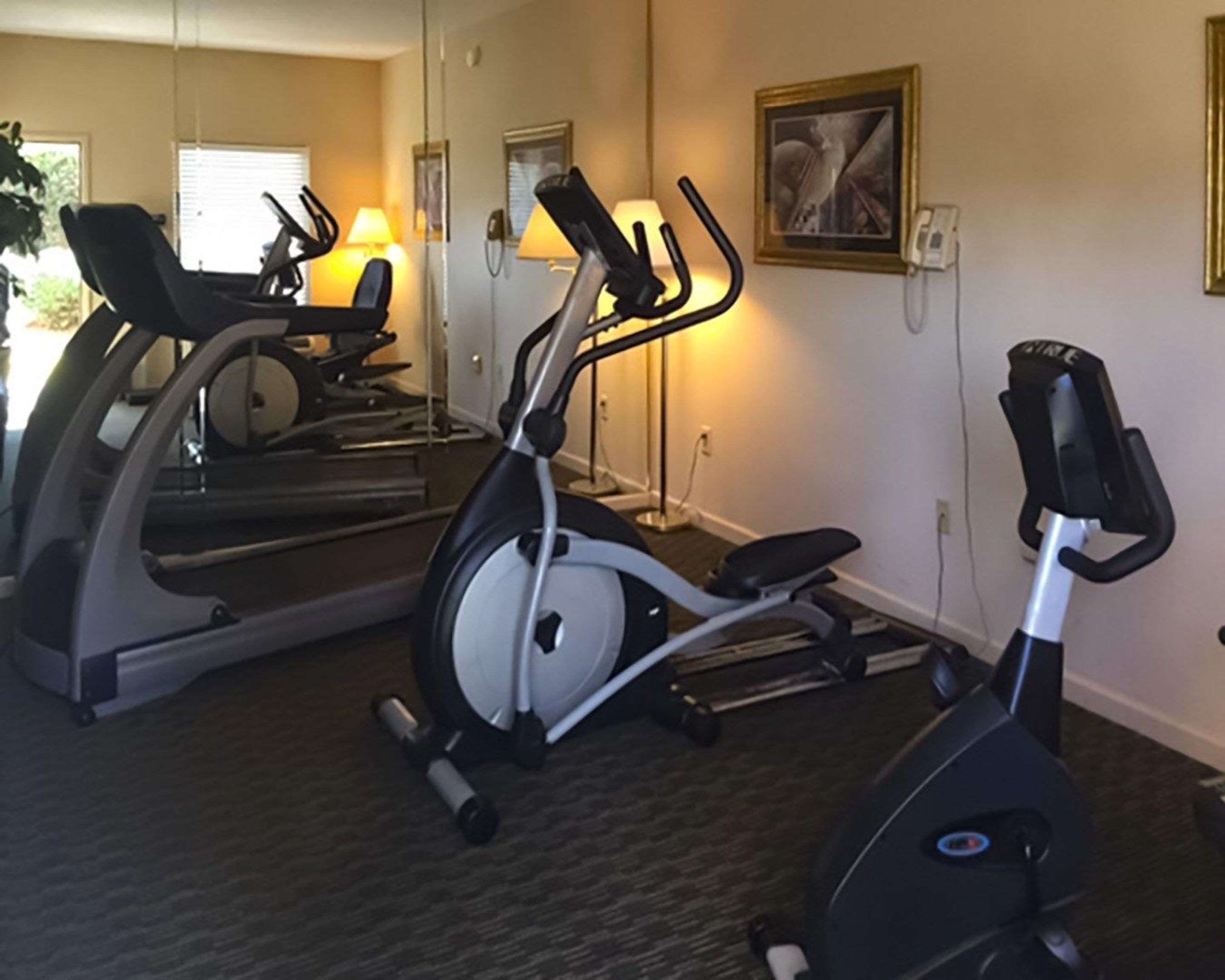 Fitness center | Econo Lodge