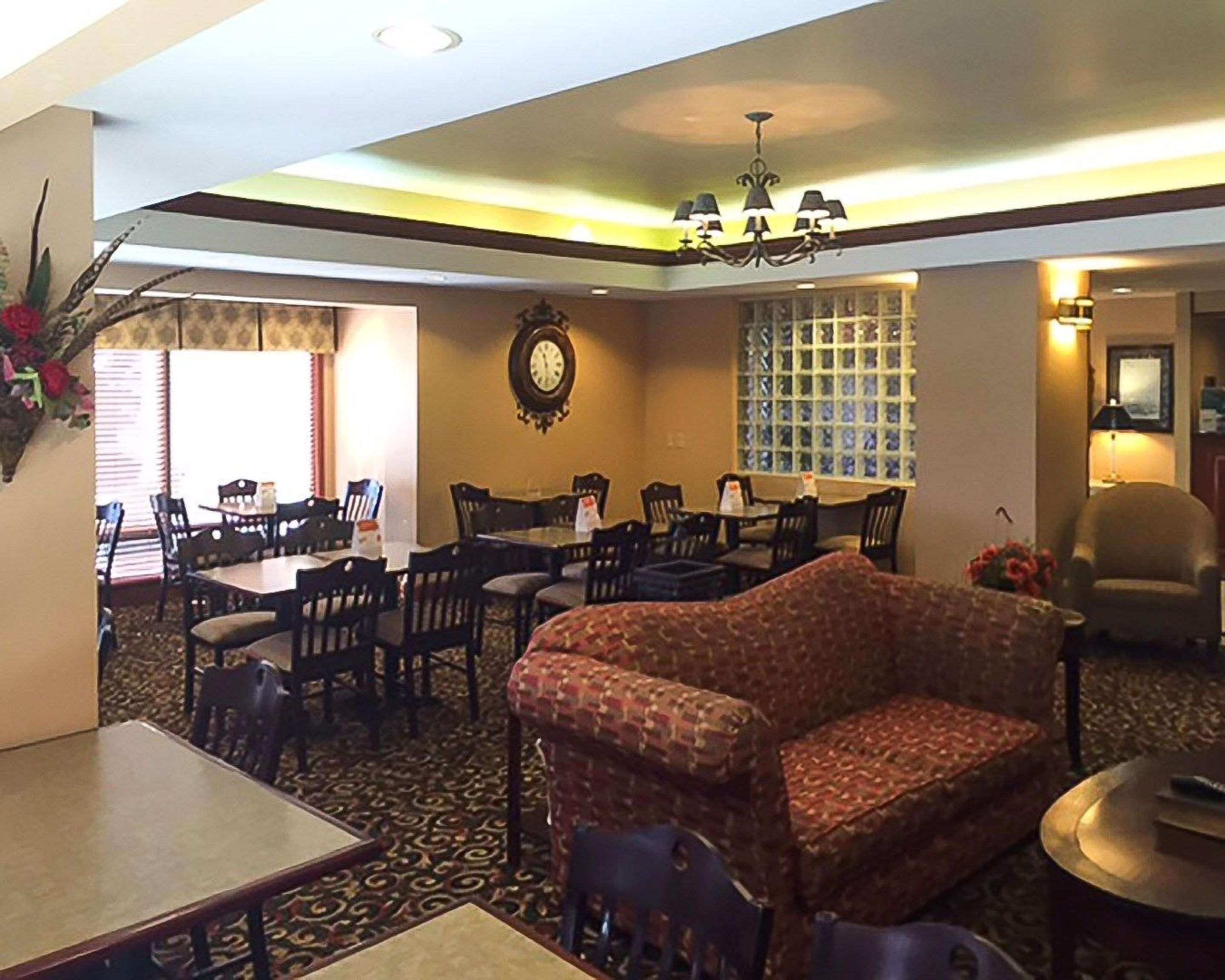 Breakfast area | Econo Lodge