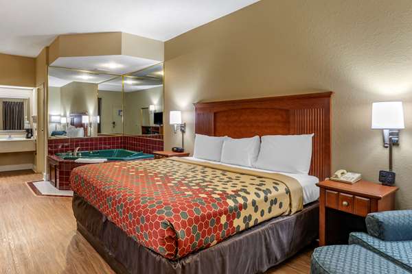 Suite - Econo Lodge Cordele - I-75, Exit 101