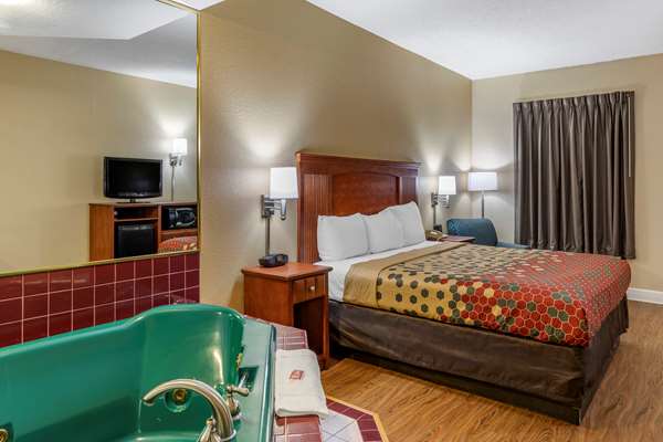 Suite - Econo Lodge Cordele - I-75, Exit 101