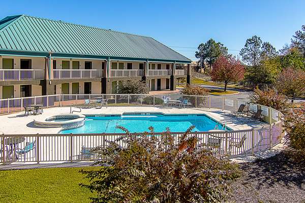 Pool - Econo Lodge Americus