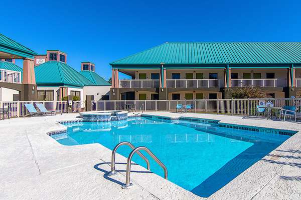 Pool - Econo Lodge Americus