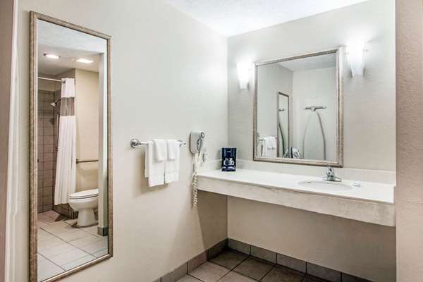  - Rodeway Inn La Grange - I-85, Exit 18