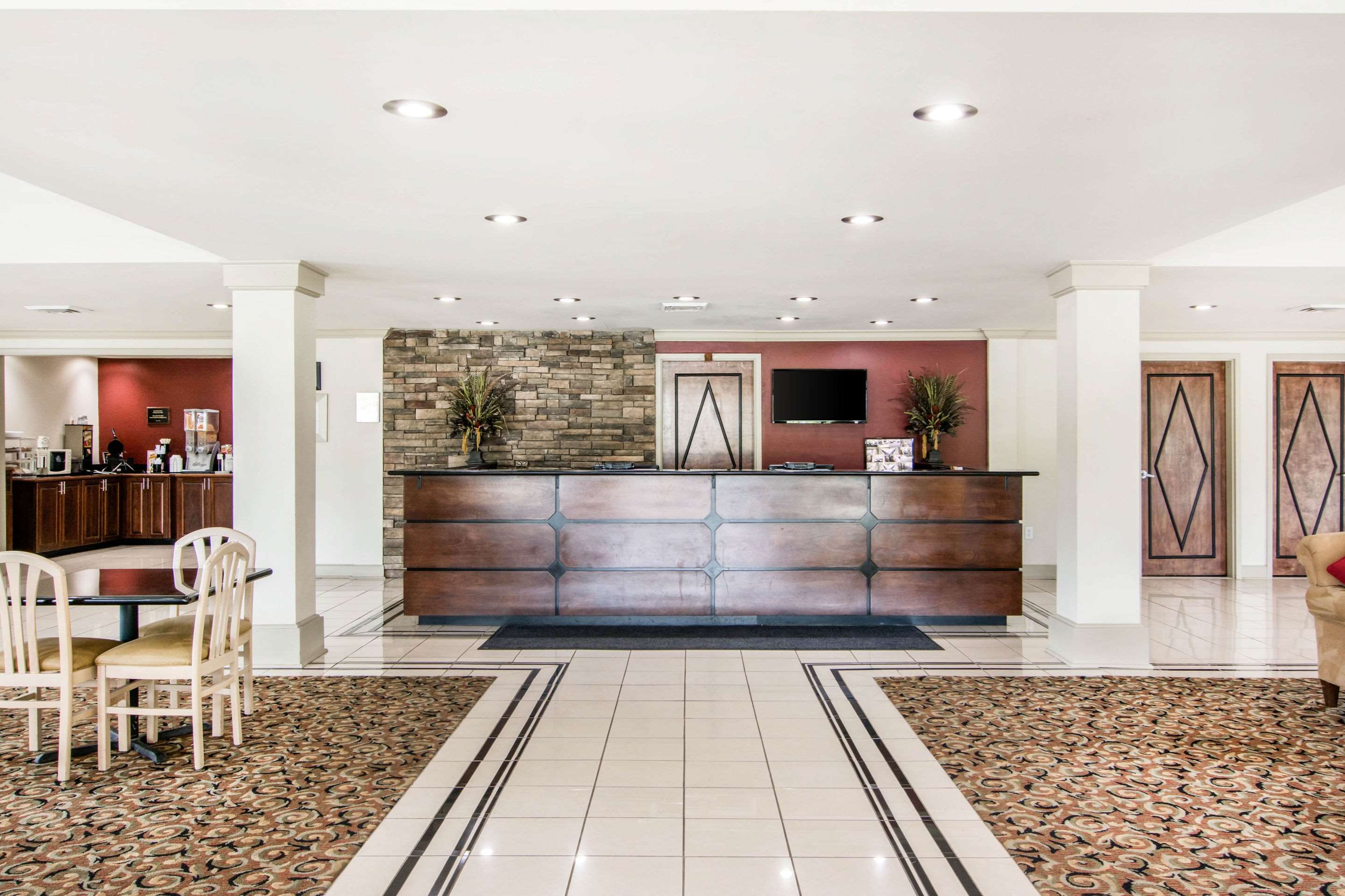 Hotel lobby | Rodeway Inn La Grange East