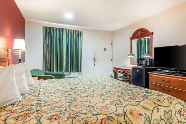  - Rodeway Inn La Grange - I-85, Exit 18