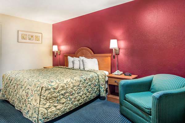  - Rodeway Inn La Grange - I-85, Exit 18
