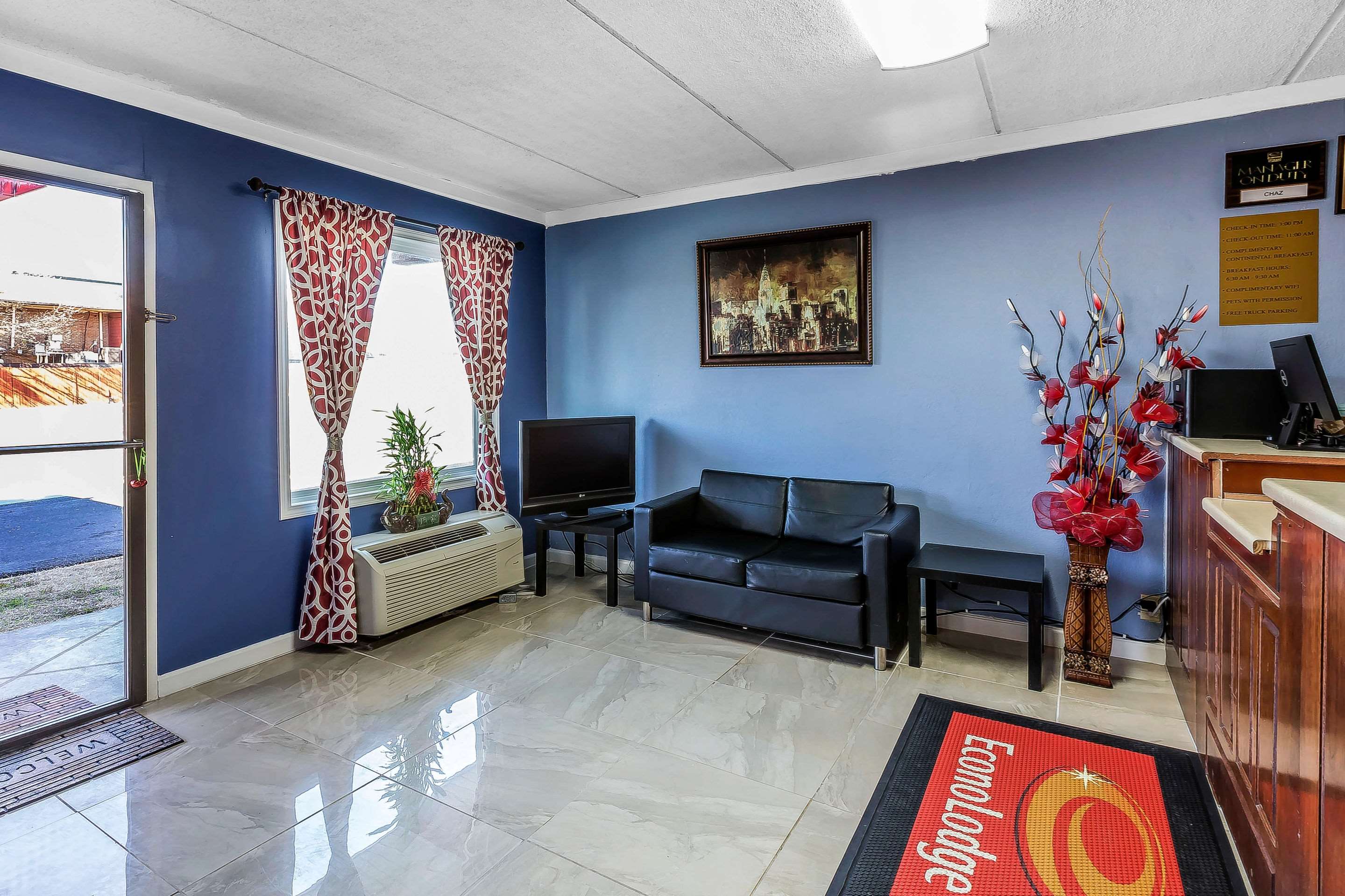 Lobby | Econo Lodge Lavonia