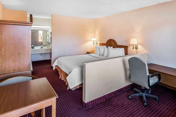  - Econo Lodge Lavonia