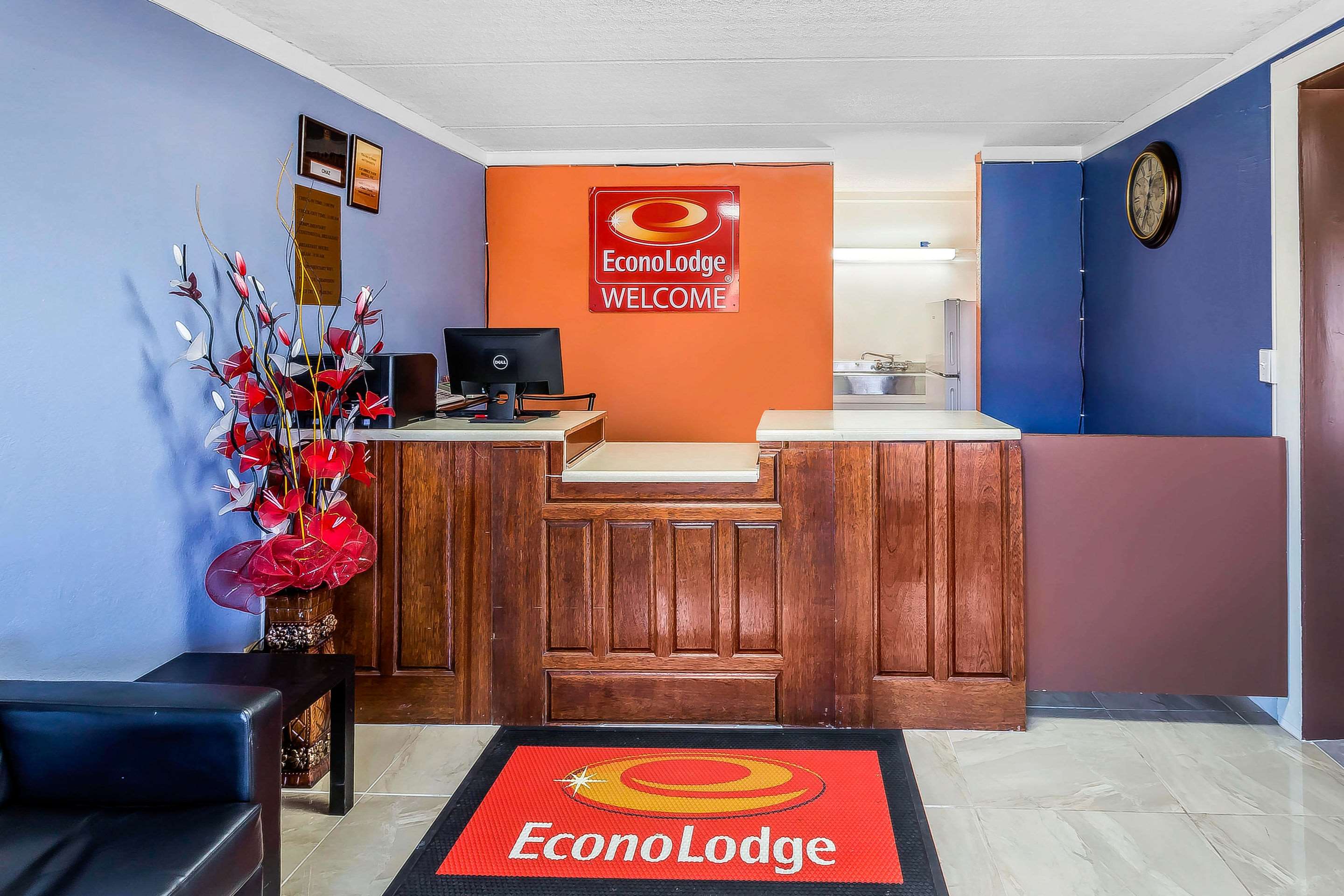 Front desk | Econo Lodge Lavonia
