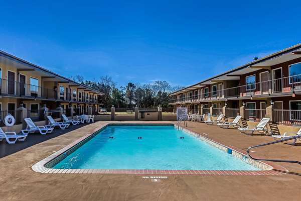 Pool - Econo Lodge Lavonia