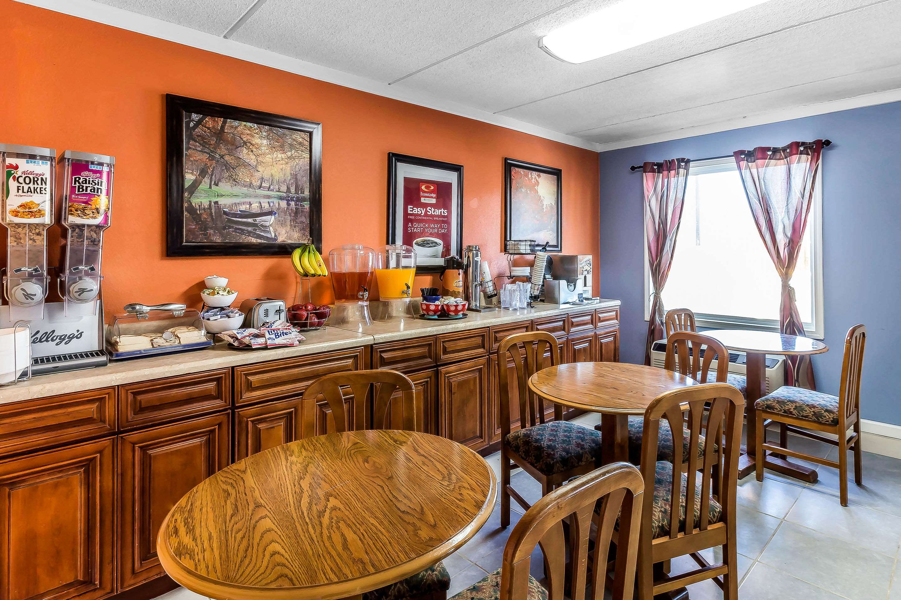 Assorted breakfast items | Econo Lodge Lavonia