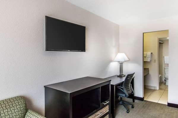  - Quality Inn Hinesville
