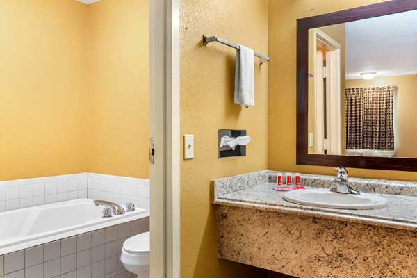  - Econo Lodge Cuthbert