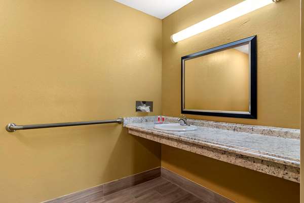  - Econo Lodge Cuthbert