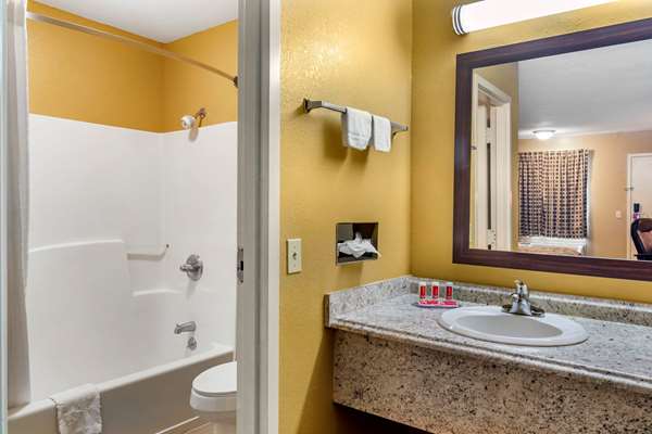  - Econo Lodge Cuthbert