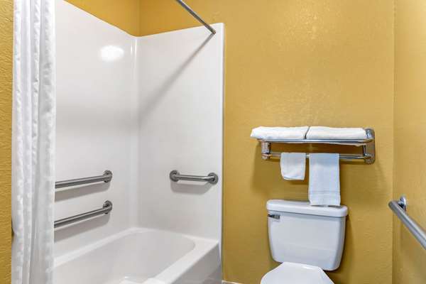  - Econo Lodge Cuthbert