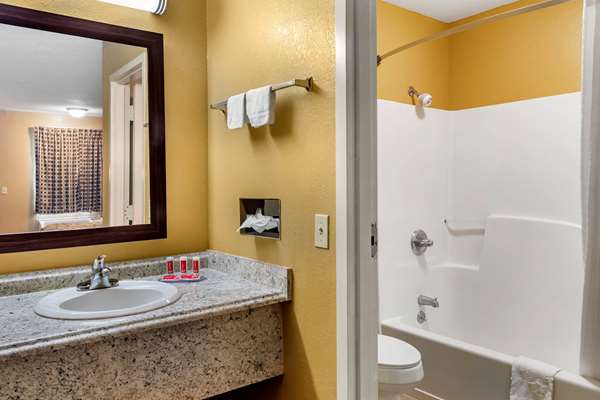  - Econo Lodge Cuthbert