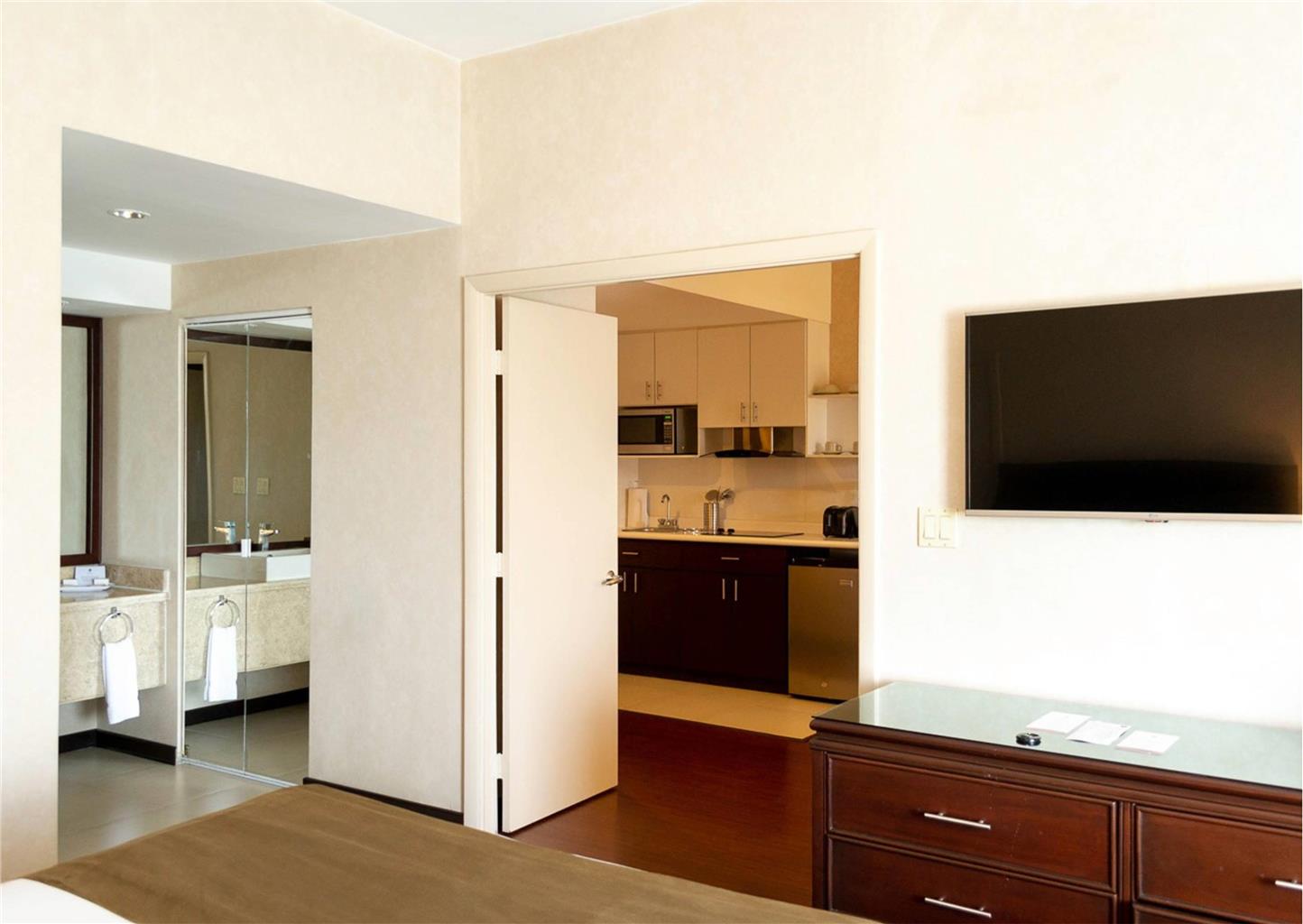 CLARION SUITES GUATEMALA CITY-guestroom-Guest Room,On-Site.jpg
