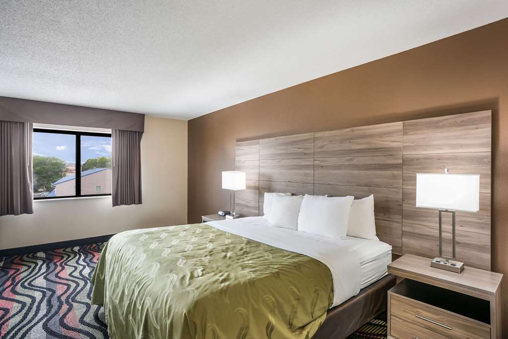 QUALITY INN CEDAR RAPIDS SOUTH-guestroom-Guest Room,Suite,On-Site.jpg