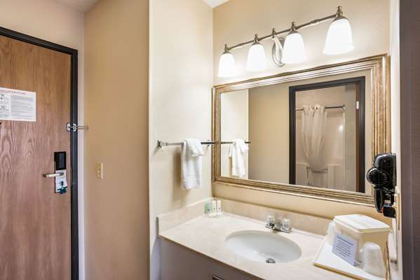 Suite - Quality Inn South Cedar Rapids