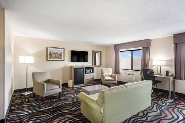 Suite - Quality Inn South Cedar Rapids