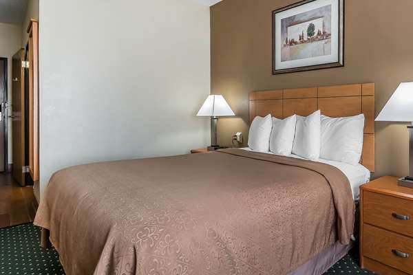  - Quality Inn Coralville - I-80, Exit 242