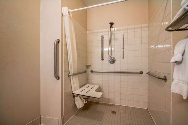  - Quality Inn Coralville - I-80, Exit 242