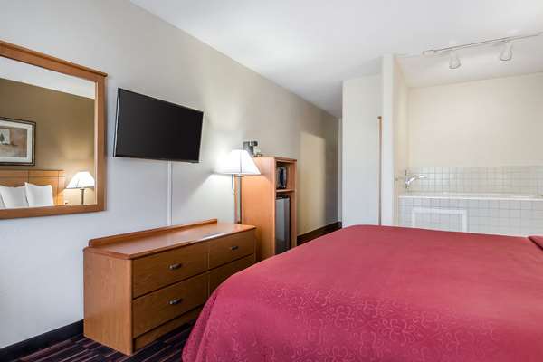  - Quality Inn Coralville - I-80, Exit 242