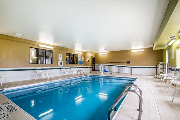 Pool - Quality Inn Coralville - I-80, Exit 242