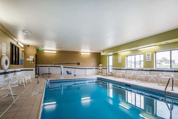 Pool - Quality Inn Coralville - I-80, Exit 242