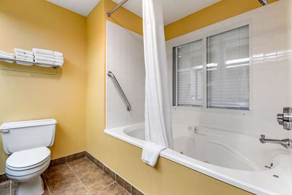 Suite - Quality Inn & Suites Mason City