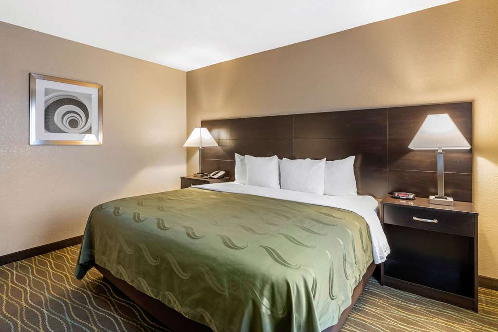 QUALITY INN AND SUITES DES MOINES --guestroom-Guest Room,Suite,On-Site.jpg