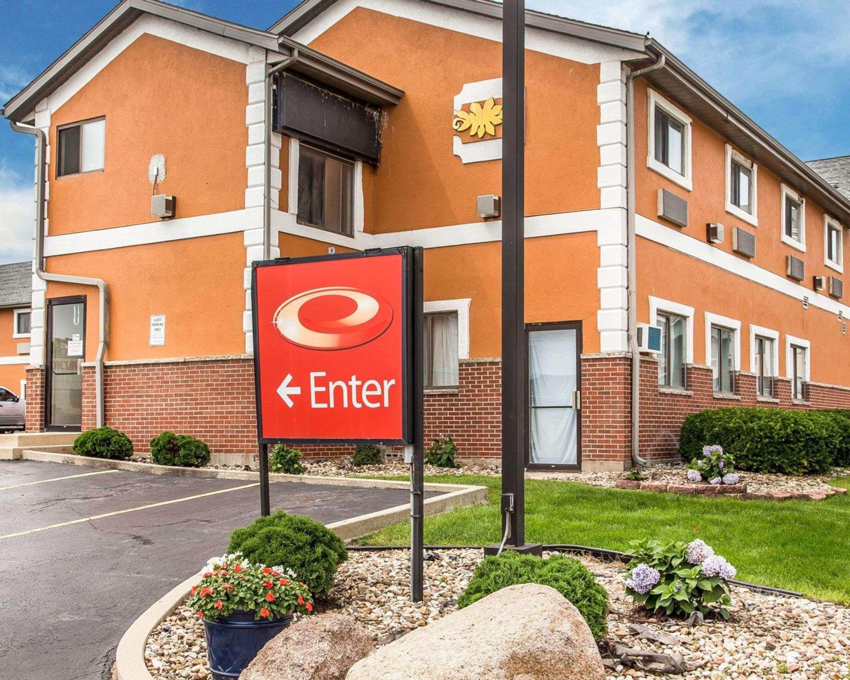 Hotel exterior | Econo Lodge Airport