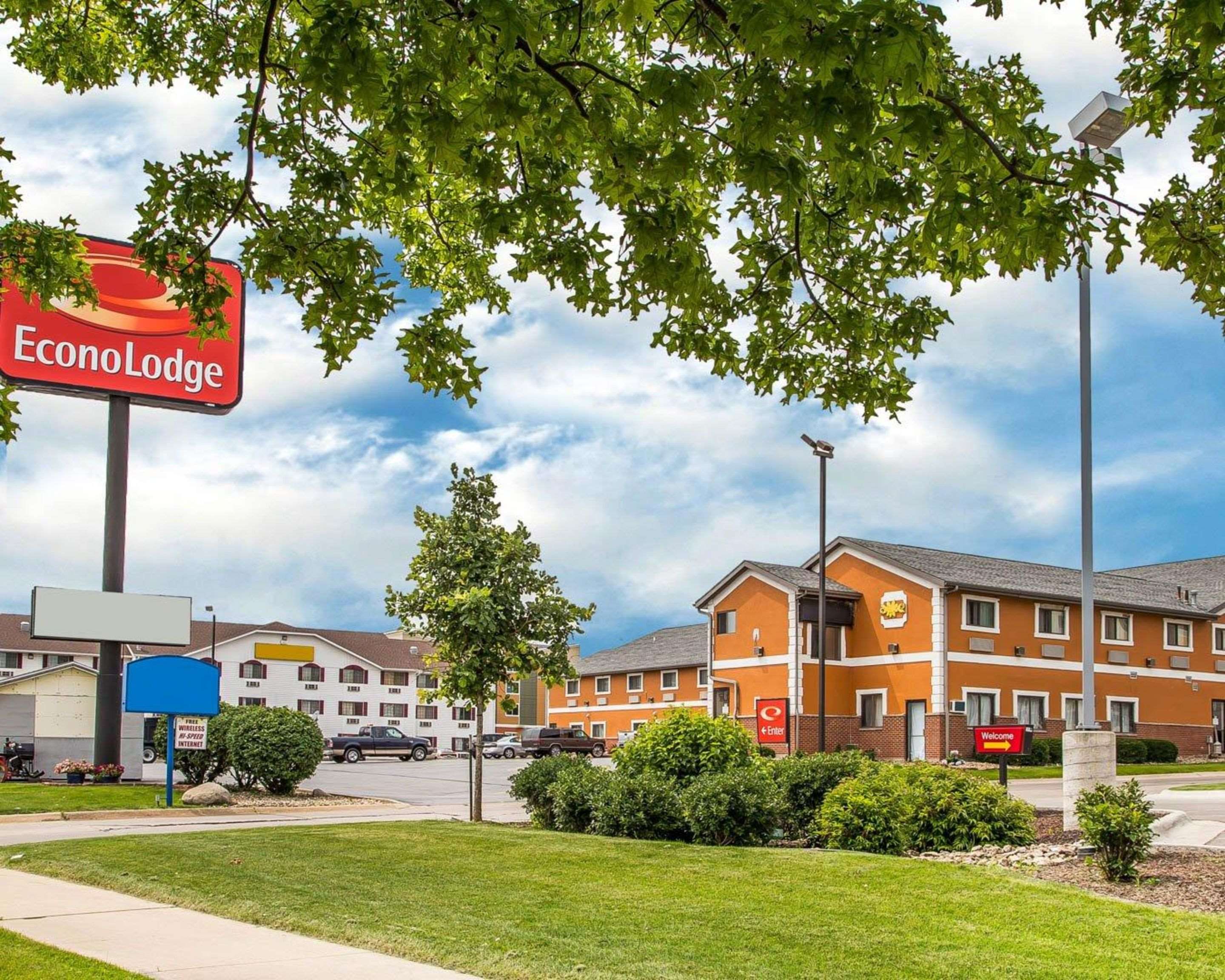 Econo Lodge hotel in Cedar Rapids, IA | Econo Lodge Airport
