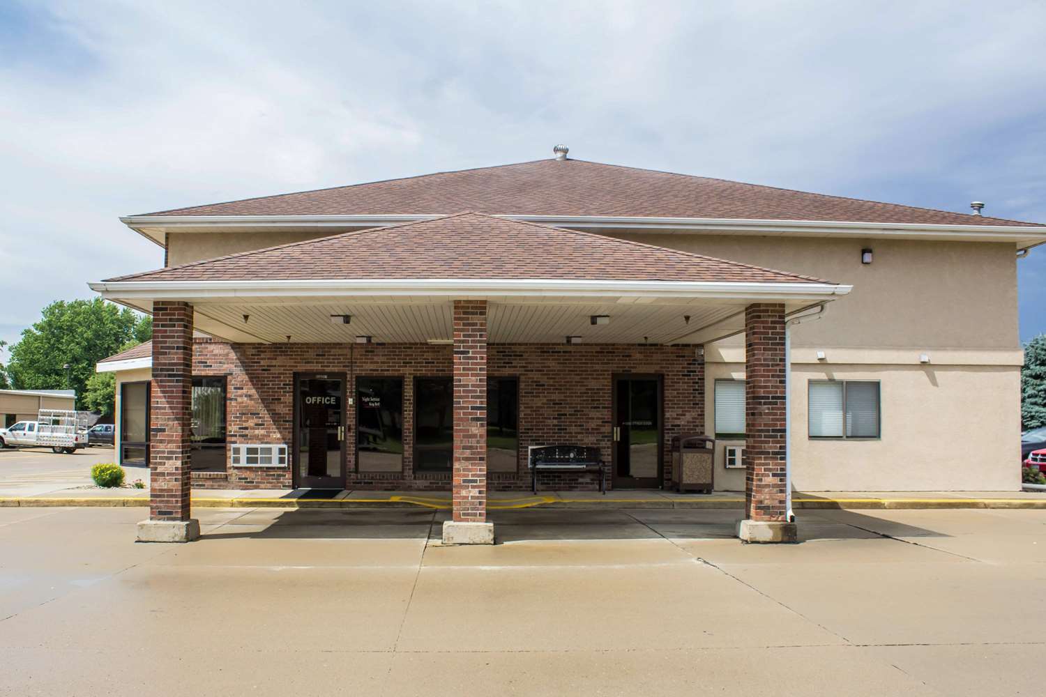 Econo Lodge Sioux Center Ia See S Exterior View Econo Lodge Sioux Center