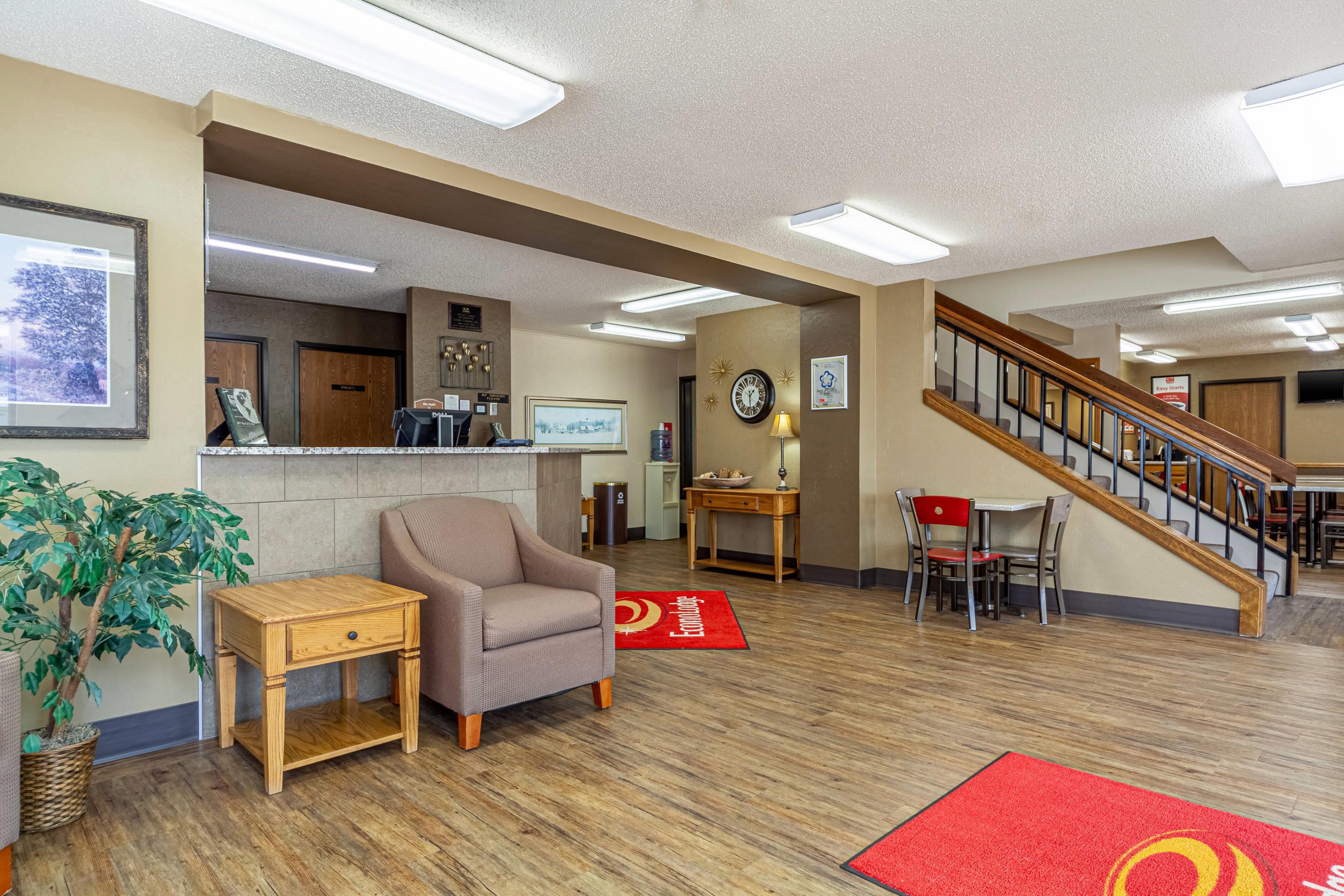 Hotel lobby | Econo Lodge Sioux Center