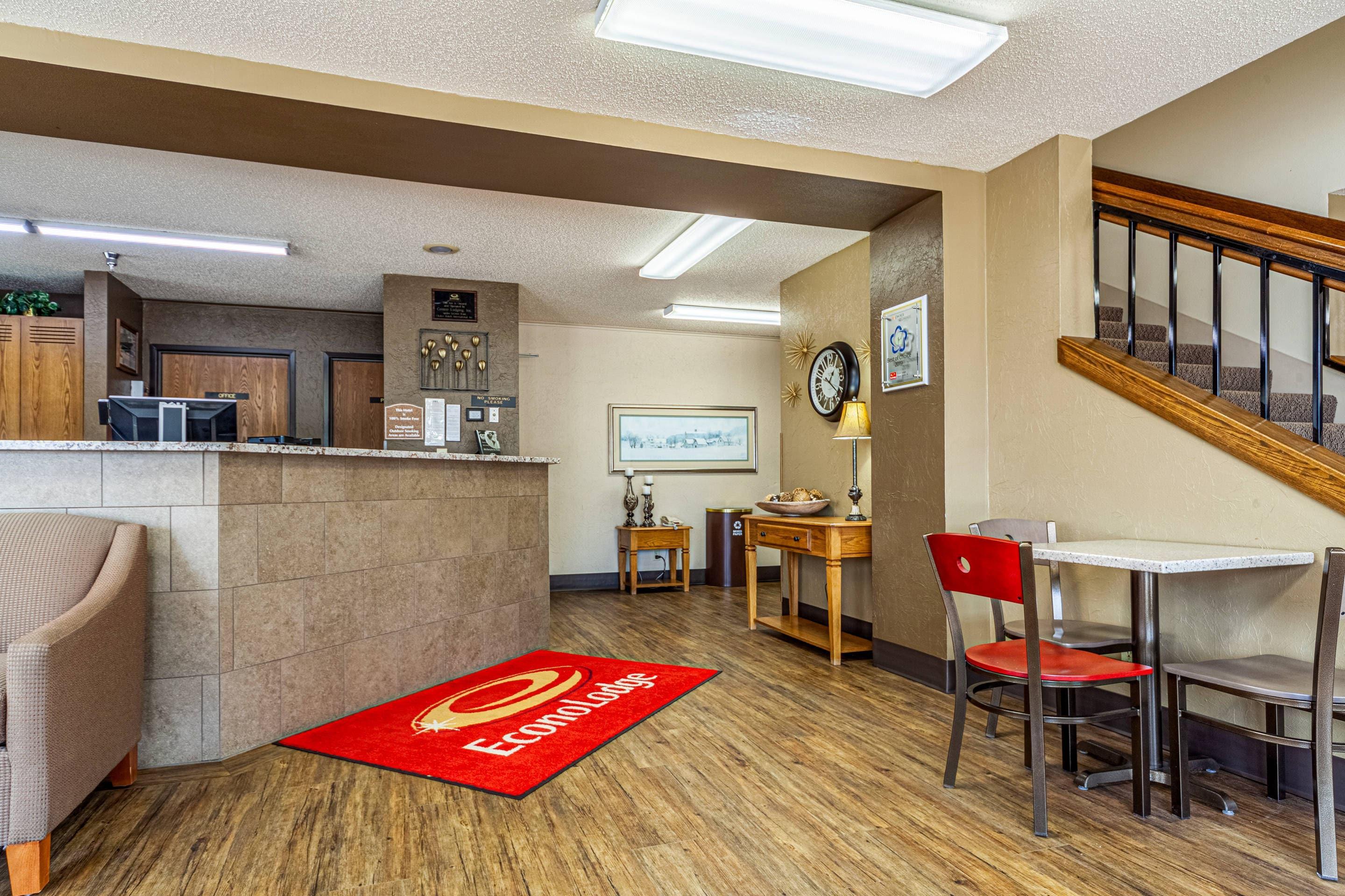 Hotel lobby | Econo Lodge Sioux Center