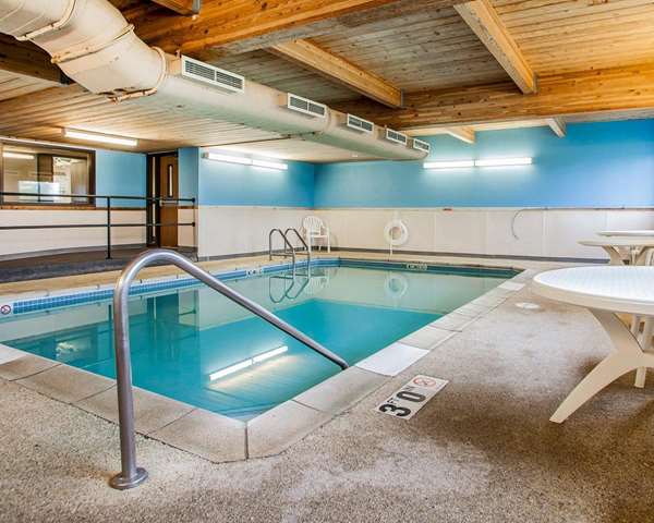 Pool - Comfort Inn Marshalltown