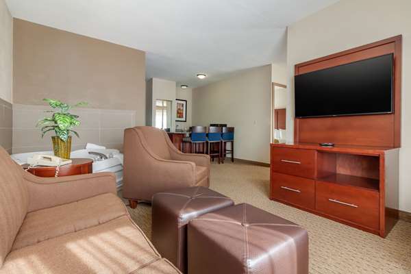  - Comfort Suites Council Bluffs - I-29, Exit 52