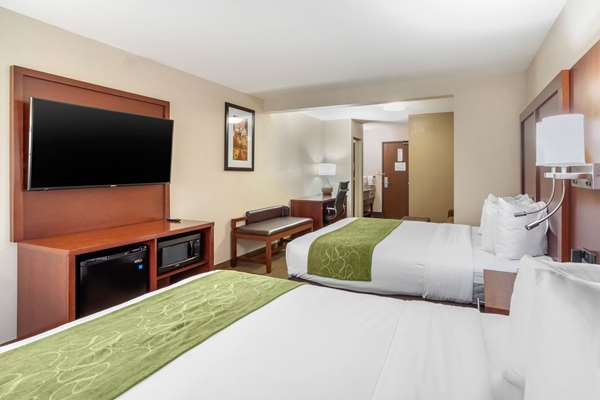  - Comfort Suites Council Bluffs - I-29, Exit 52