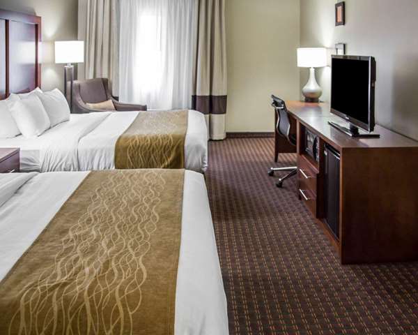  - Comfort Inn Le Claire - I-80, Exit 306