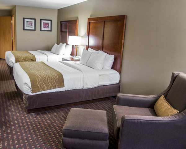  - Comfort Inn Le Claire - I-80, Exit 306