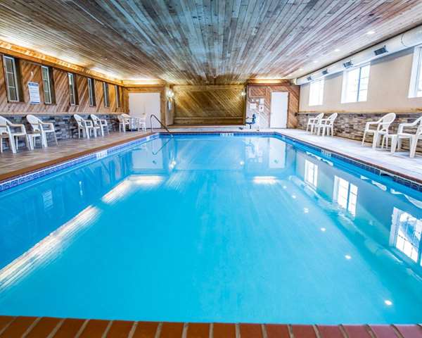 Pool - Comfort Inn Le Claire - I-80, Exit 306