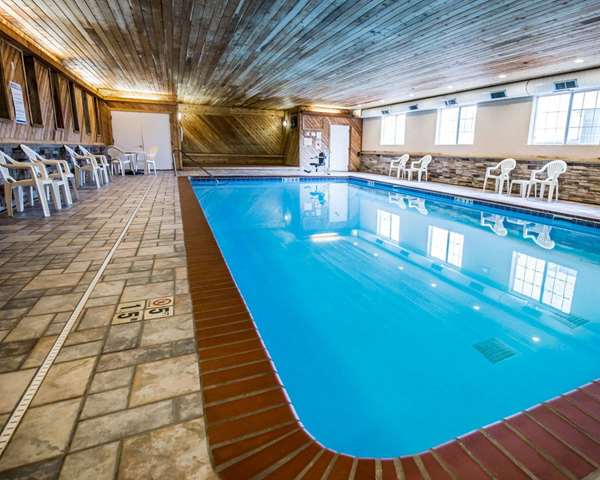 Pool - Comfort Inn Le Claire - I-80, Exit 306