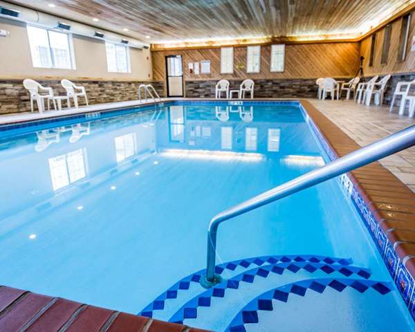 Pool - Comfort Inn Le Claire - I-80, Exit 306
