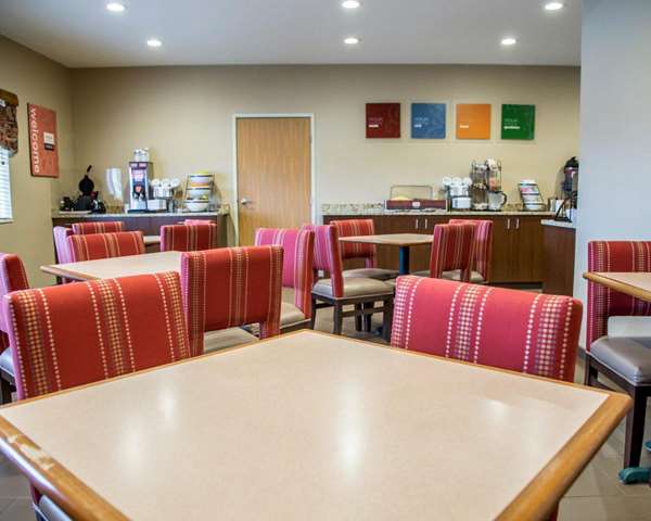 Amenities - Comfort Inn Le Claire - I-80, Exit 306