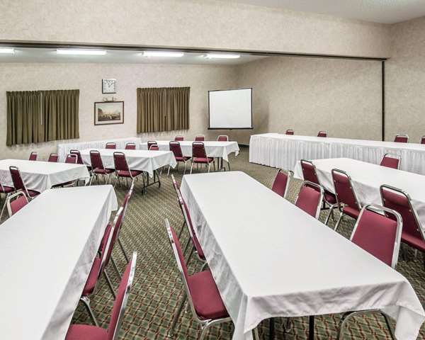  - Comfort Inn Le Claire - I-80, Exit 306